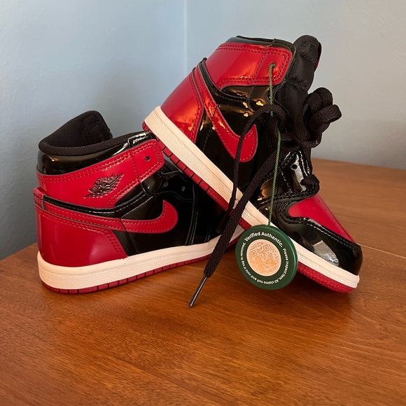 AIR JORDAN 1 RETRO HIGH OG - Picture 1 of 8